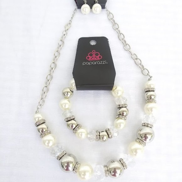 paparazzi Jewelry - Silver/Pearl Bracelet/NecklacePaparazzi Set